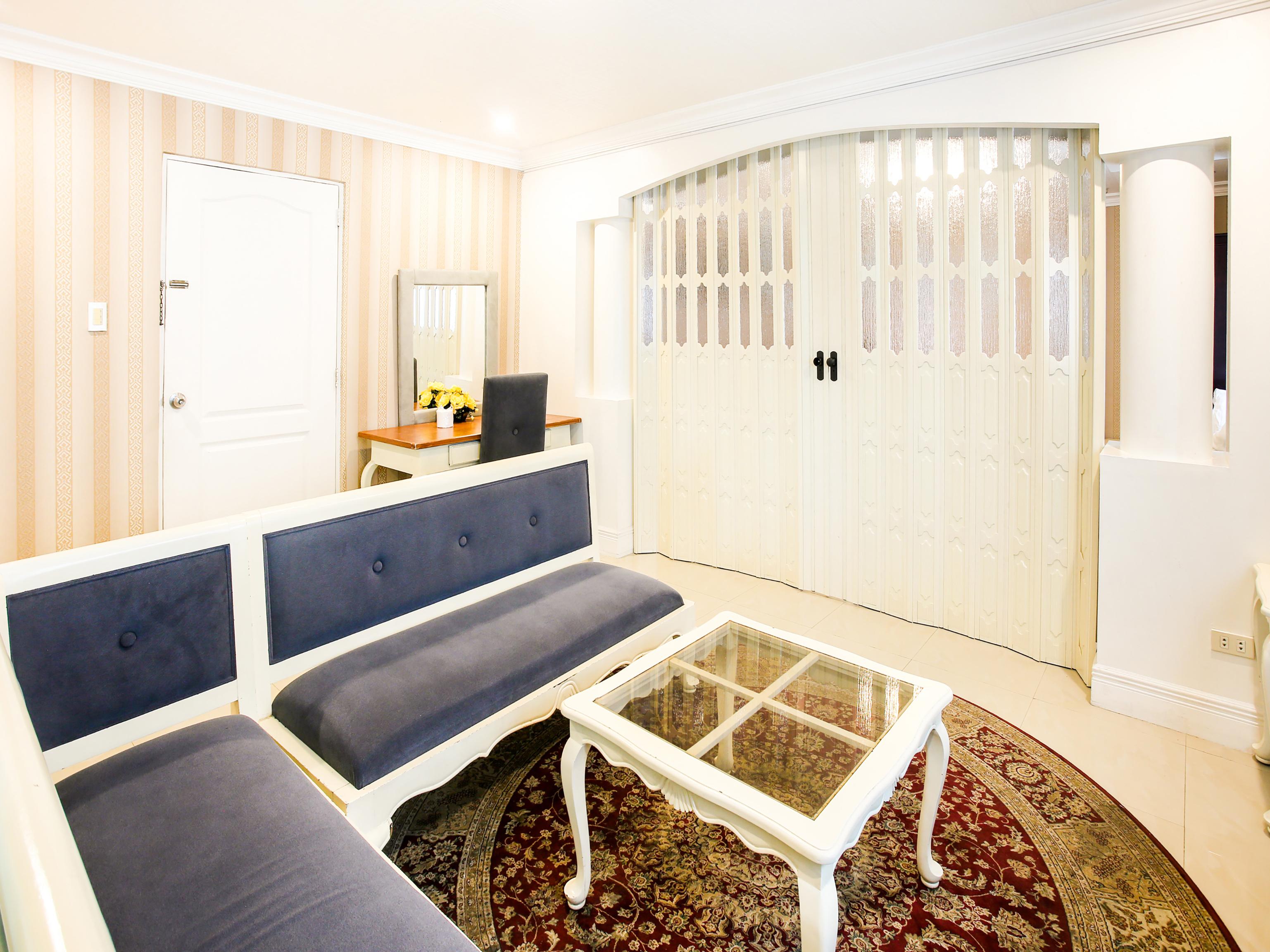Hotel Euroasia By Bluebookers Angeles Bagian luar foto