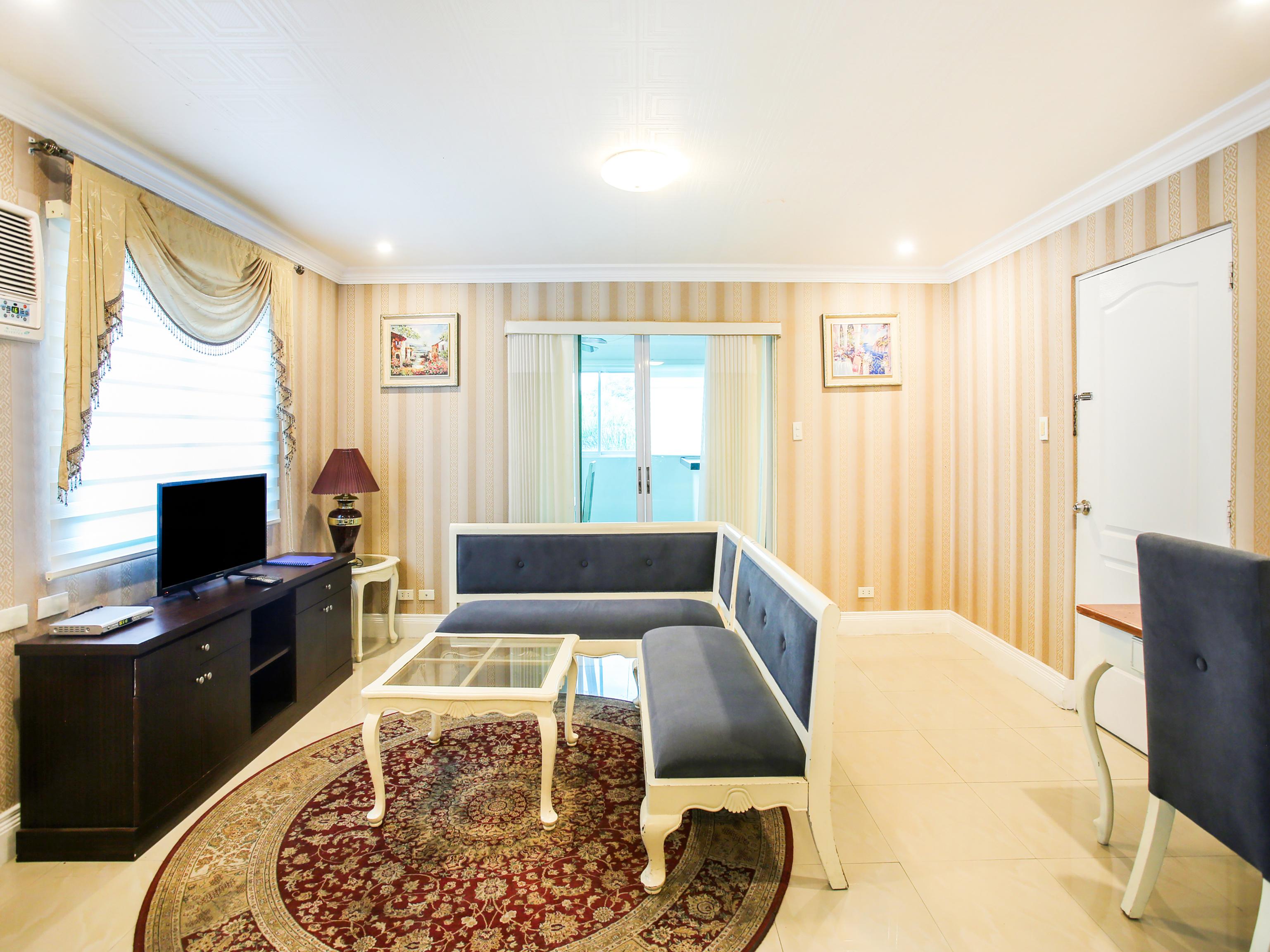 Hotel Euroasia By Bluebookers Angeles Bagian luar foto