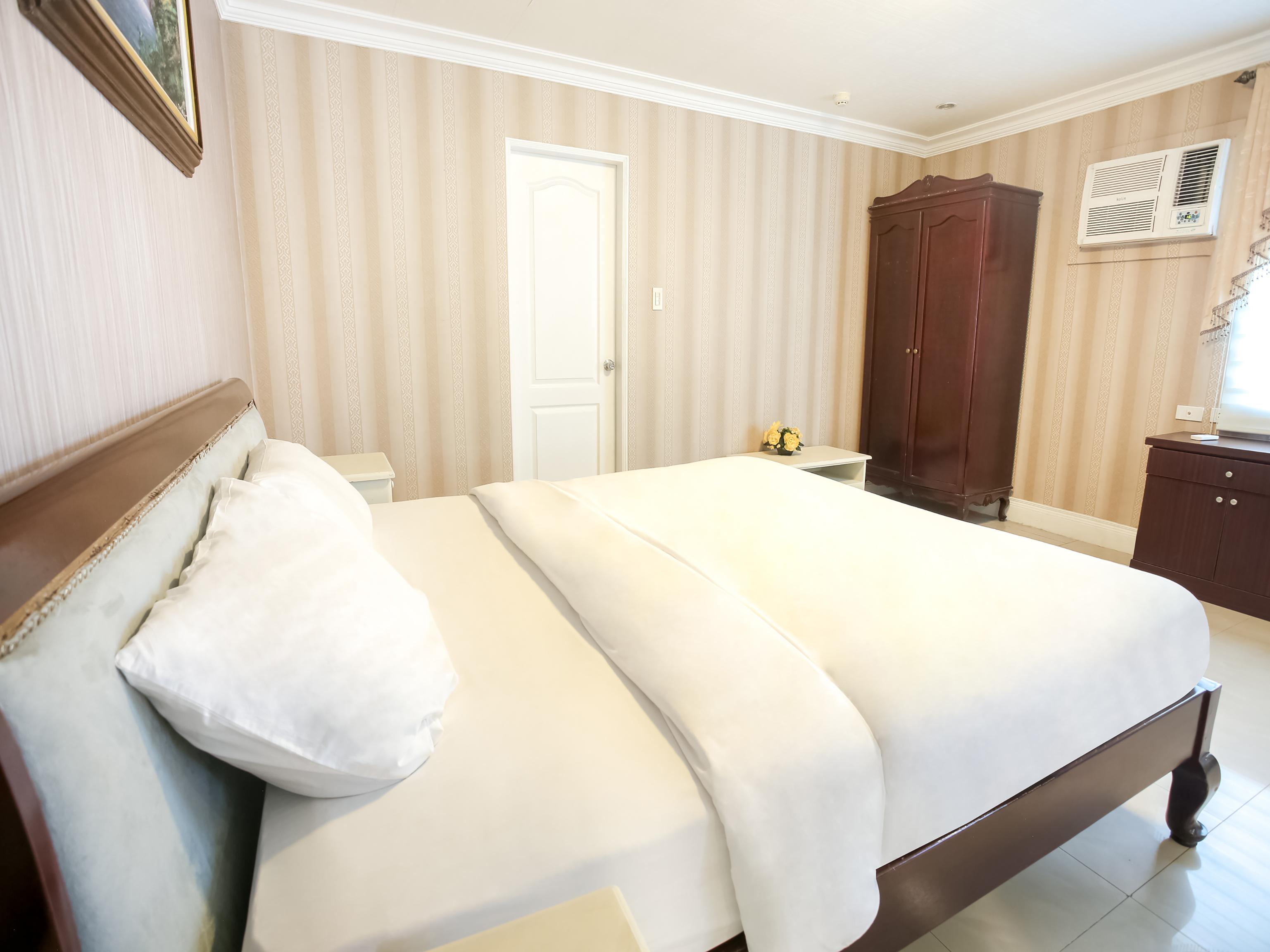 Hotel Euroasia By Bluebookers Angeles Bagian luar foto