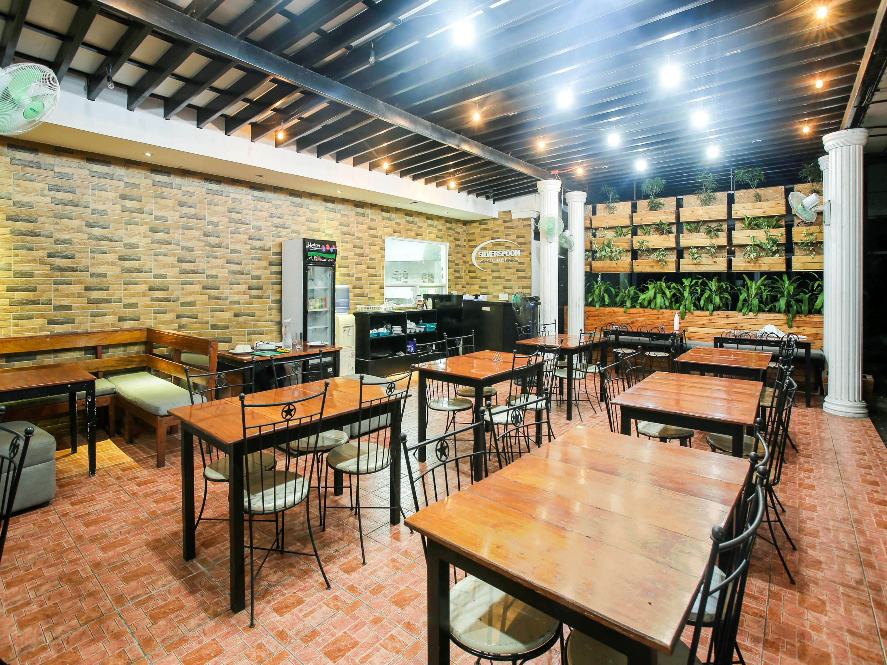 Hotel Euroasia By Bluebookers Angeles Bagian luar foto
