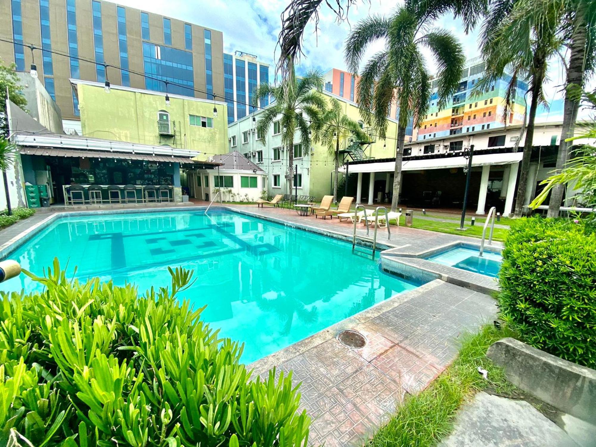 Hotel Euroasia By Bluebookers Angeles Bagian luar foto