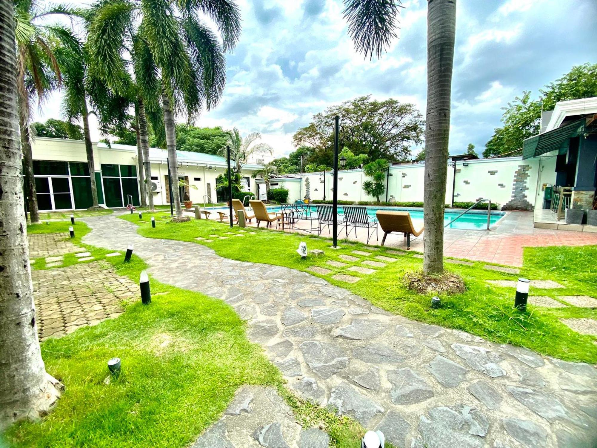 Hotel Euroasia By Bluebookers Angeles Bagian luar foto