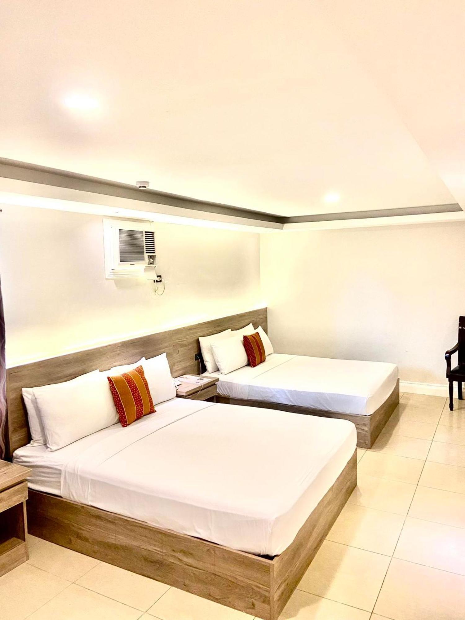 Hotel Euroasia By Bluebookers Angeles Bagian luar foto