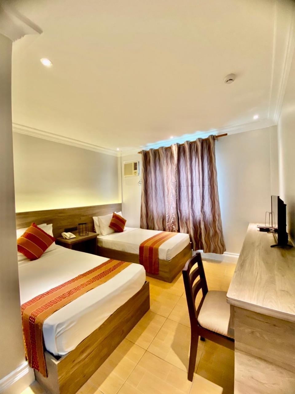 Hotel Euroasia By Bluebookers Angeles Bagian luar foto