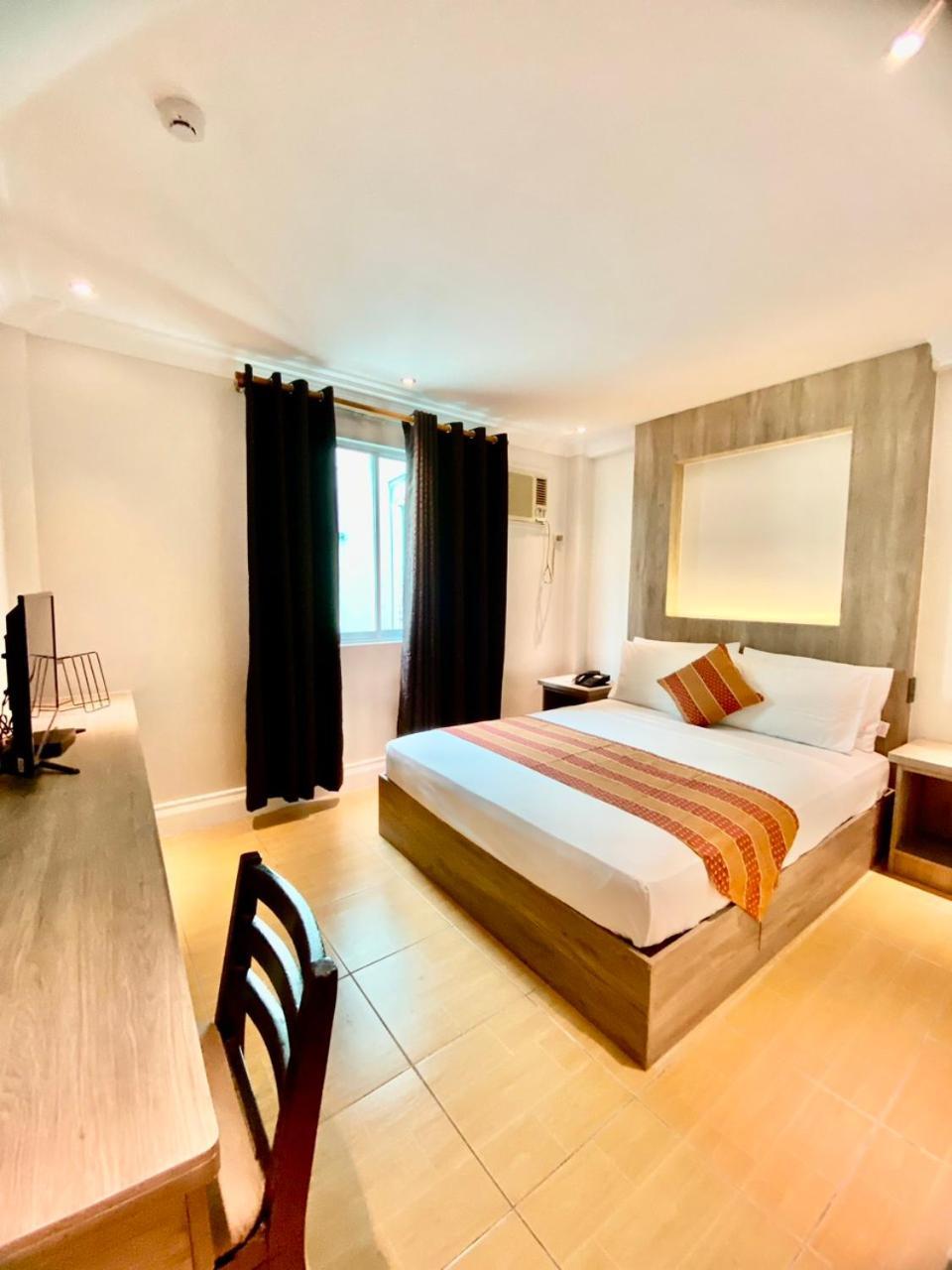 Hotel Euroasia By Bluebookers Angeles Bagian luar foto