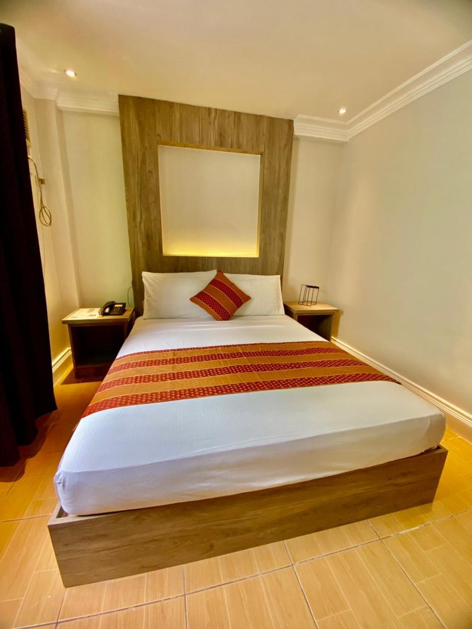 Hotel Euroasia By Bluebookers Angeles Bagian luar foto