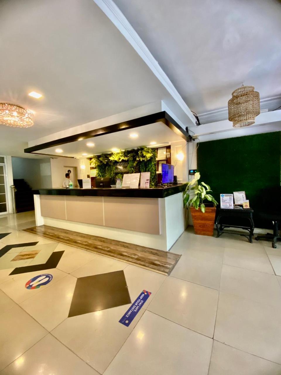 Hotel Euroasia By Bluebookers Angeles Bagian luar foto