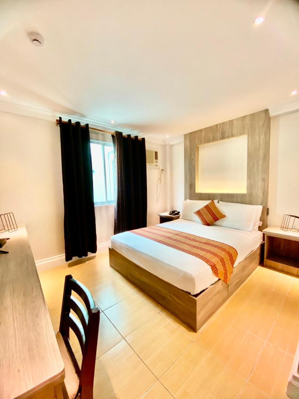 Hotel Euroasia By Bluebookers Angeles Bagian luar foto