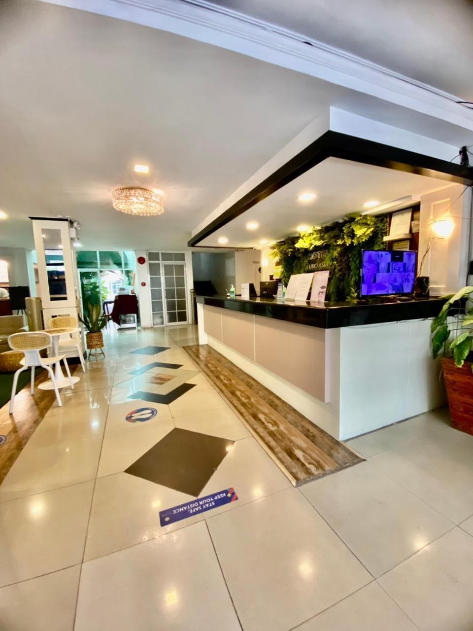 Hotel Euroasia By Bluebookers Angeles Bagian luar foto