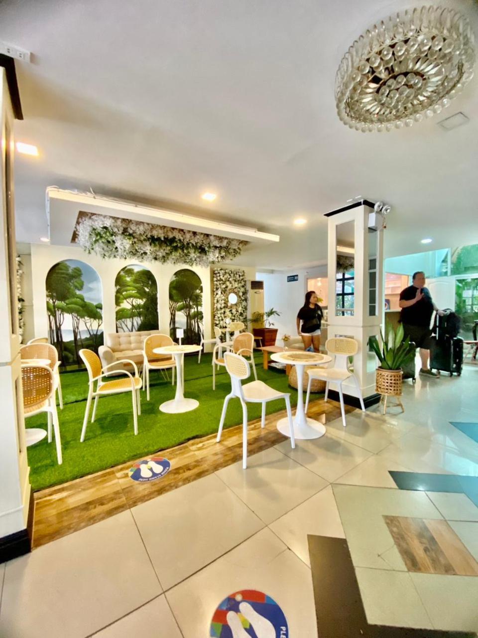 Hotel Euroasia By Bluebookers Angeles Bagian luar foto