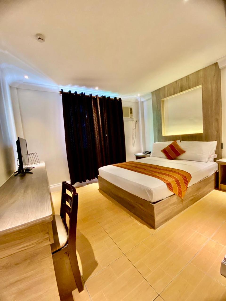 Hotel Euroasia By Bluebookers Angeles Bagian luar foto
