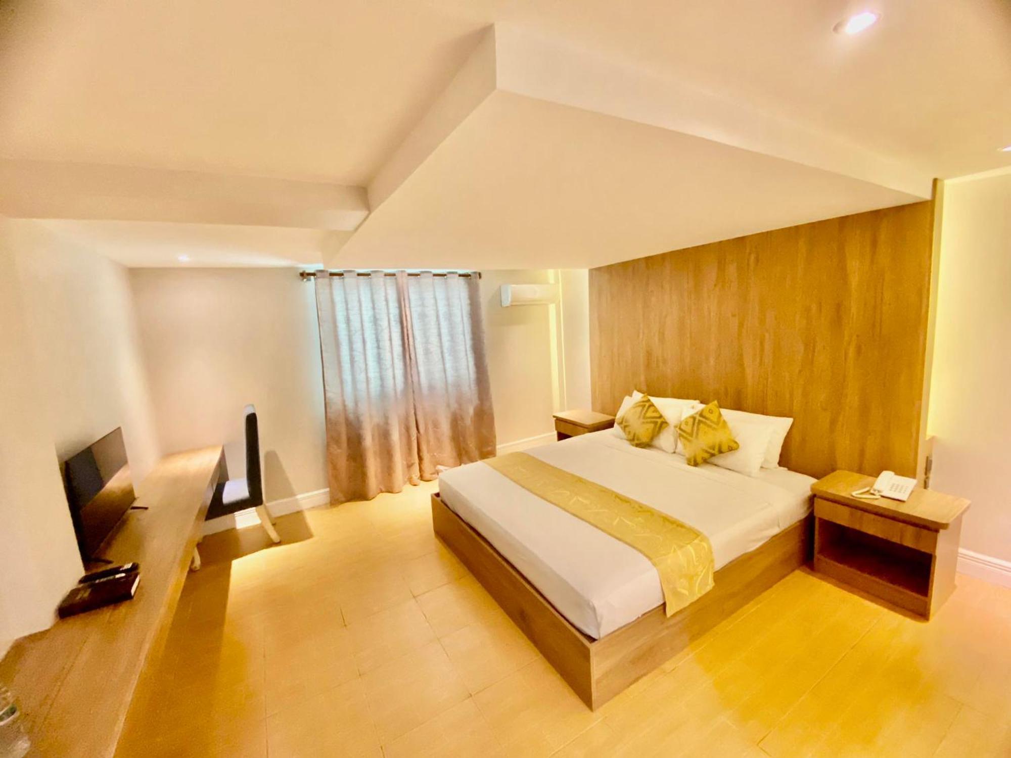 Hotel Euroasia By Bluebookers Angeles Bagian luar foto