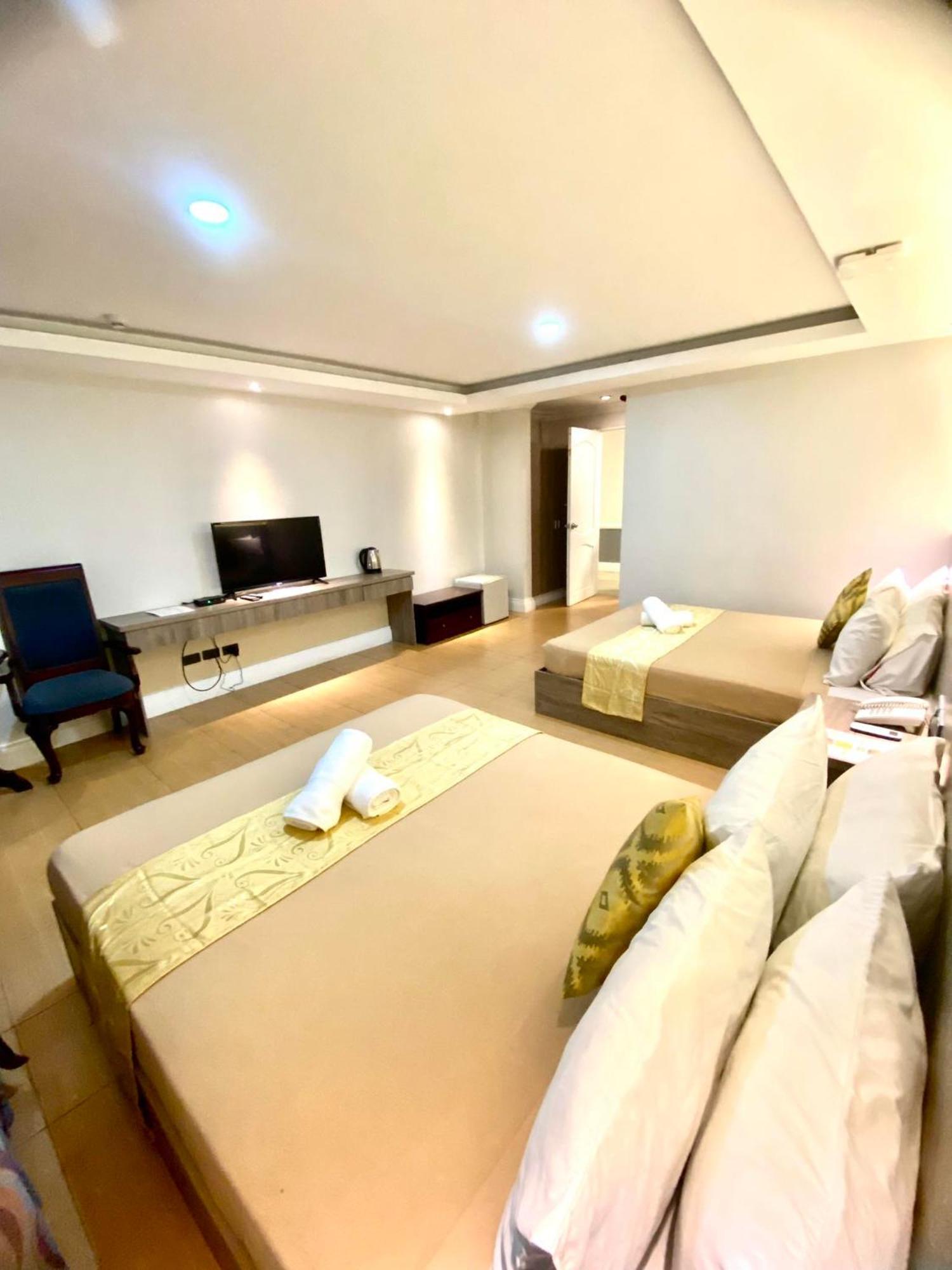 Hotel Euroasia By Bluebookers Angeles Bagian luar foto