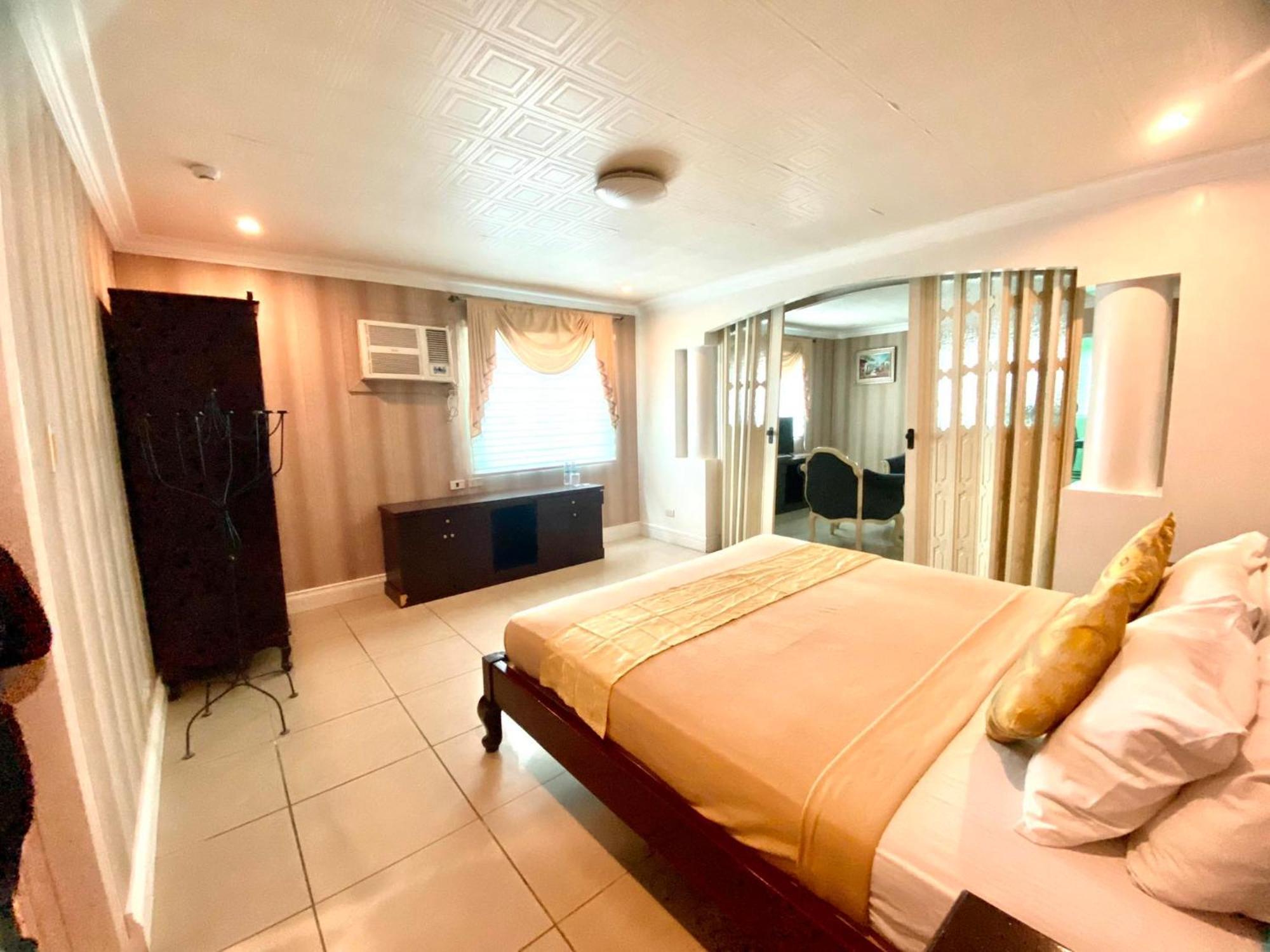 Hotel Euroasia By Bluebookers Angeles Bagian luar foto